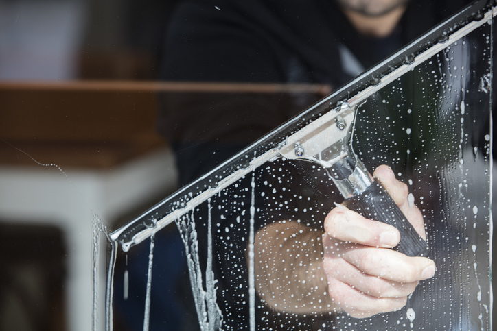 Quels sont les produits recommandés pour nettoyer vos vitres de fenêtres ? 